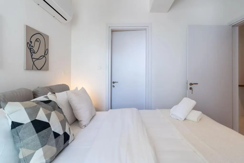 Stars 1-Bedroom Apartment In Larnaca